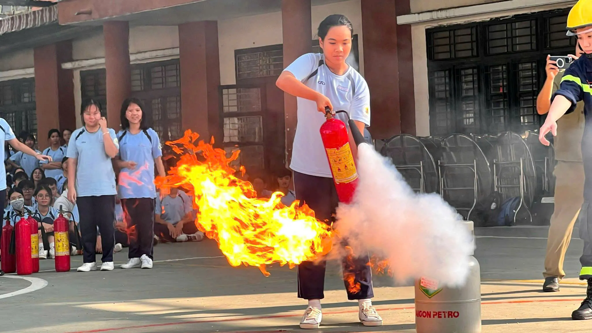 Kỹ Năng Tự Vệ Thoát Hiểm